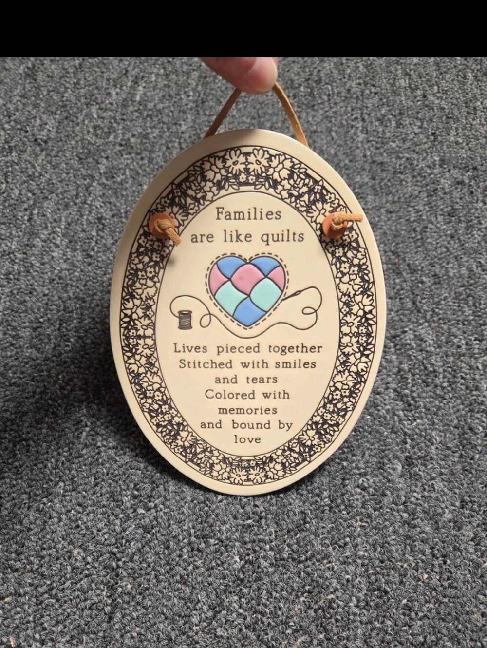 Oval 'Families Are Like Quilts' Wall Plaque - Pastel Heart Design